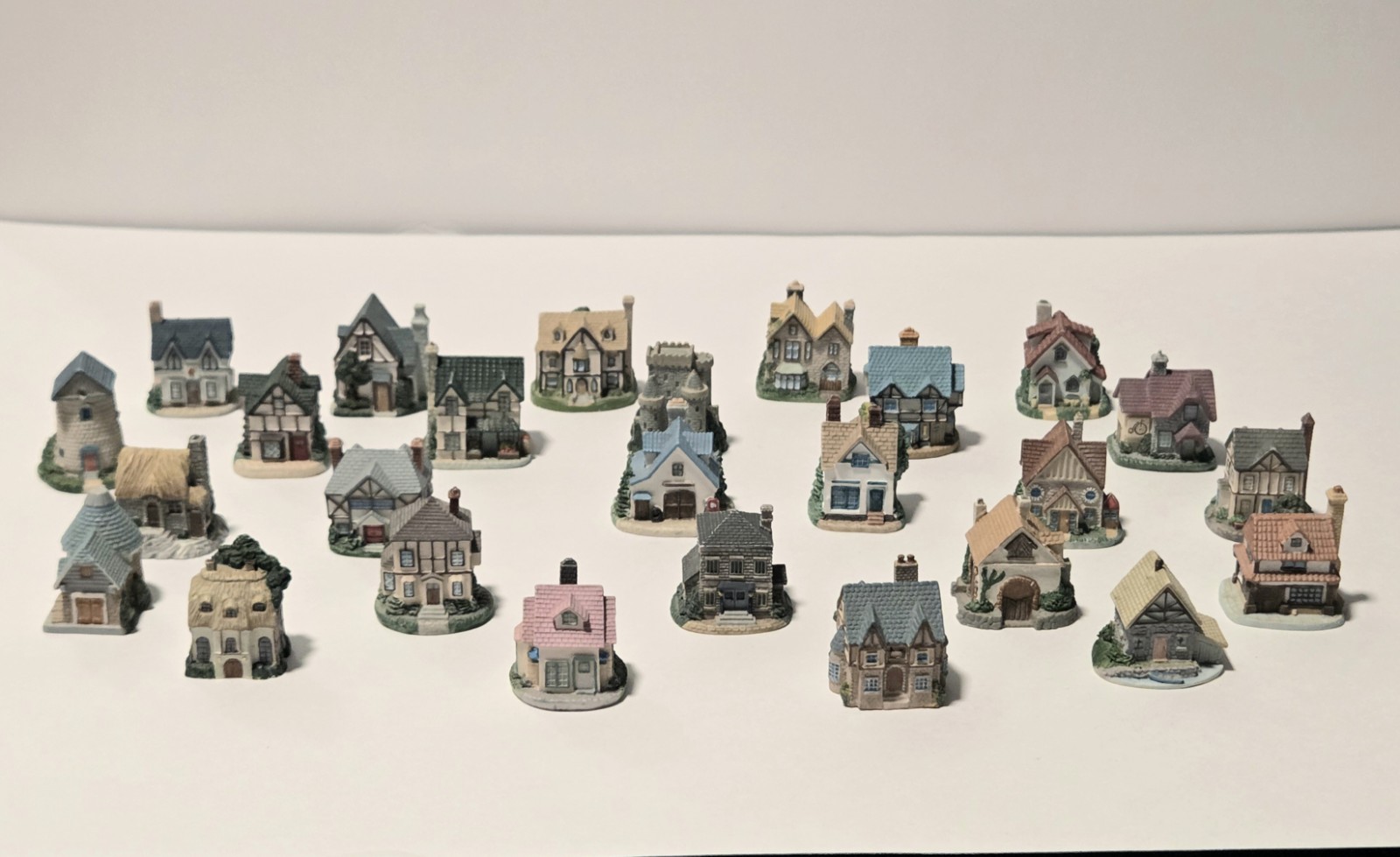  26 Vintage Lenox Princeton Gallery English Country Thimble Miniature Houses
