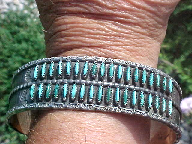ViNtAgE TURQUOISE NEEDLEPOINT CUFF BRACELET ZUNI? 36 STONES BLUE GREEN