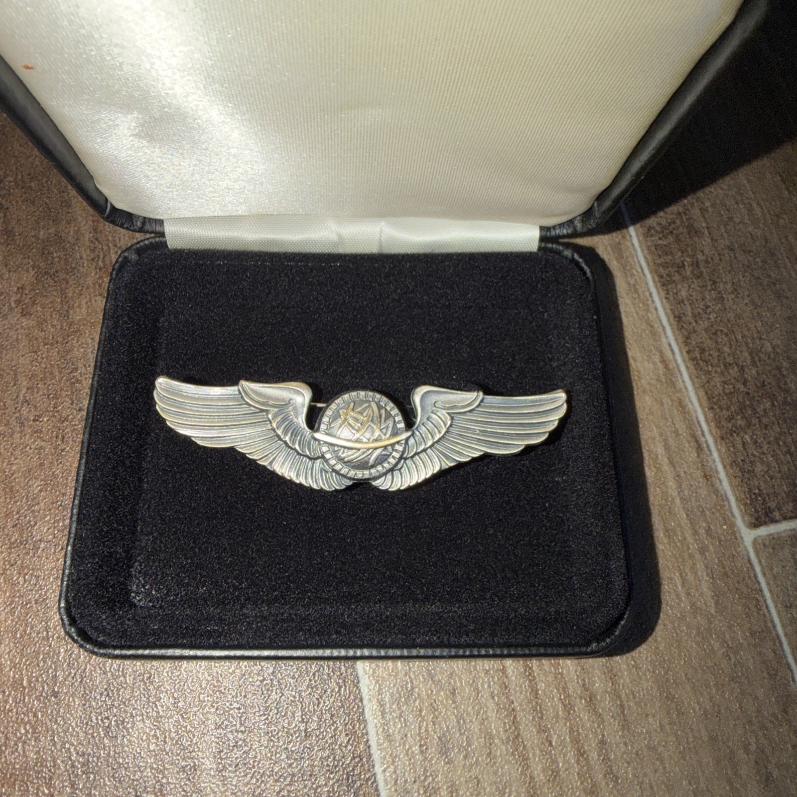 WWII U.S. ARMY AIR CORPS NAVIGATOR WING w/APPLIED ASTROLABE - PIN Commemorative