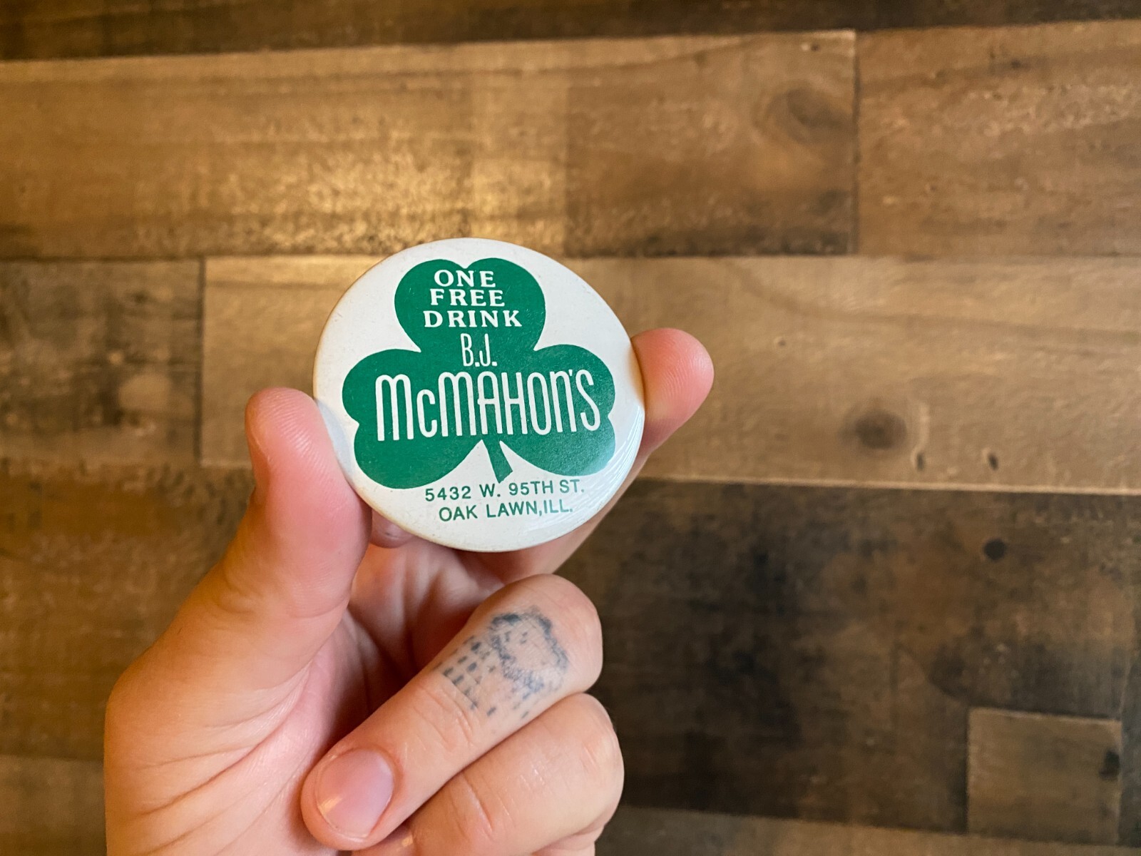 BJ McMahon\'s One Free Drink Button Pin VTG Oak Lawn Illinois Restaurant Clover
