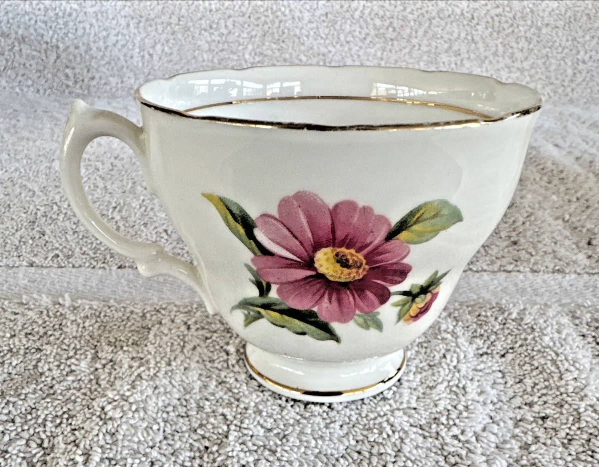 VTG Royal Vale English Bone China Floral Tea Cup Pink Green Granny Core #71074