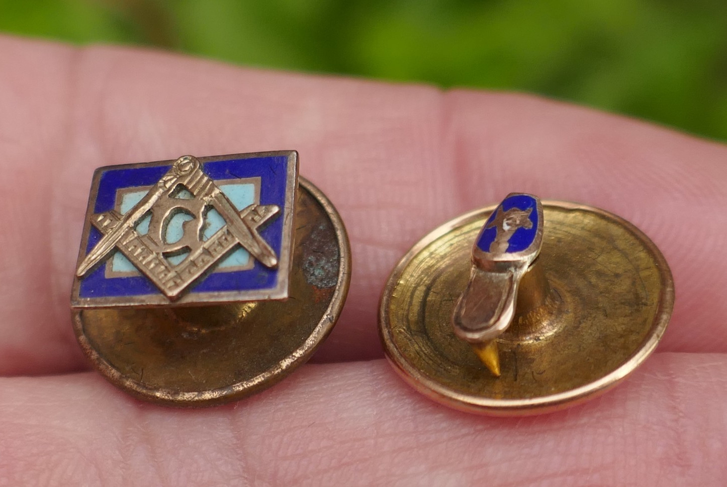 Ant. Lot of 2 - 10k Freemasonry Blue Slipper and Masonic Square & Compass Pin's
