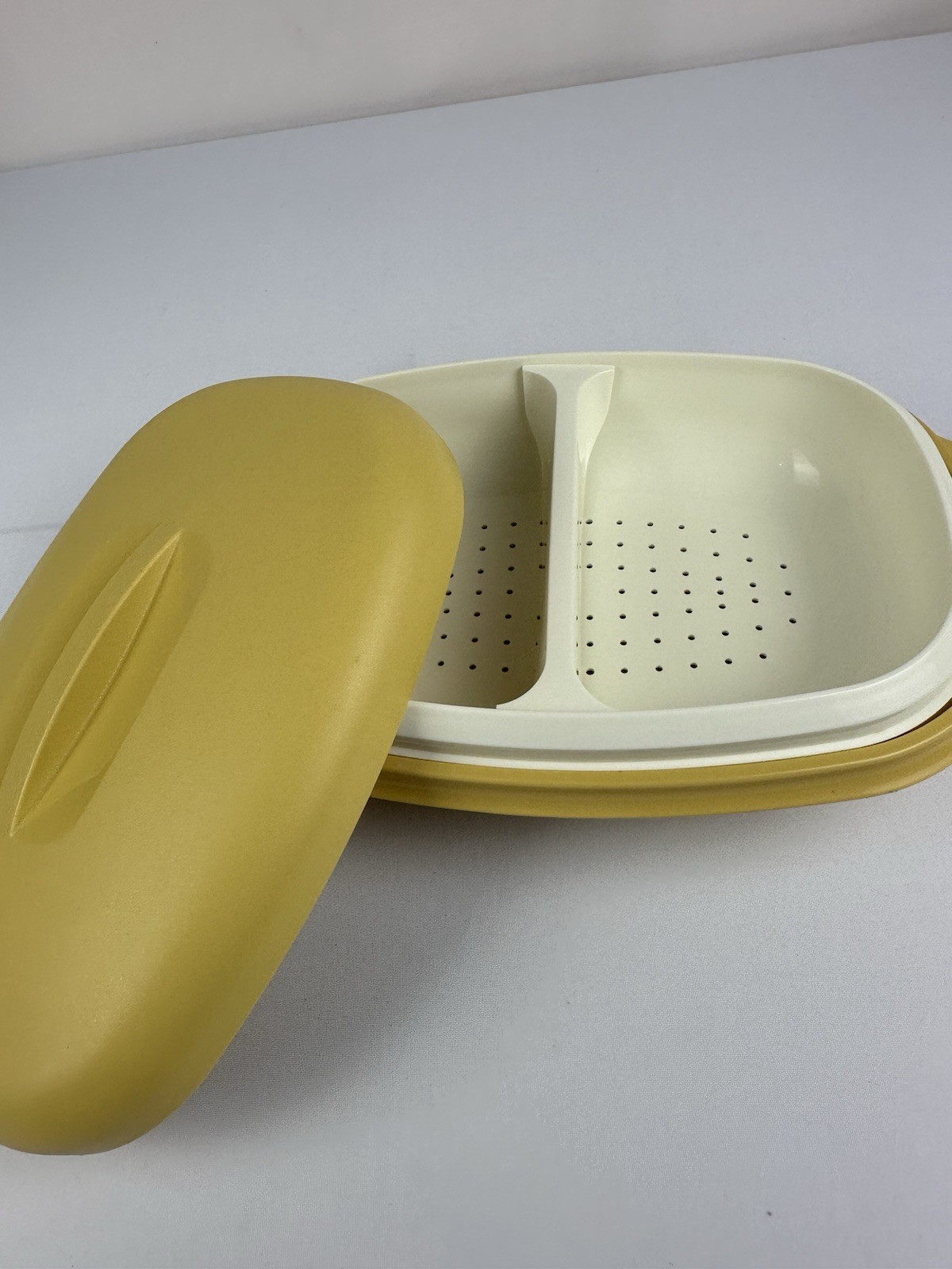 VTG Tupperware #1273-8 Harvest Gold 4 piece Vegt. Rice Steam Strain EUC