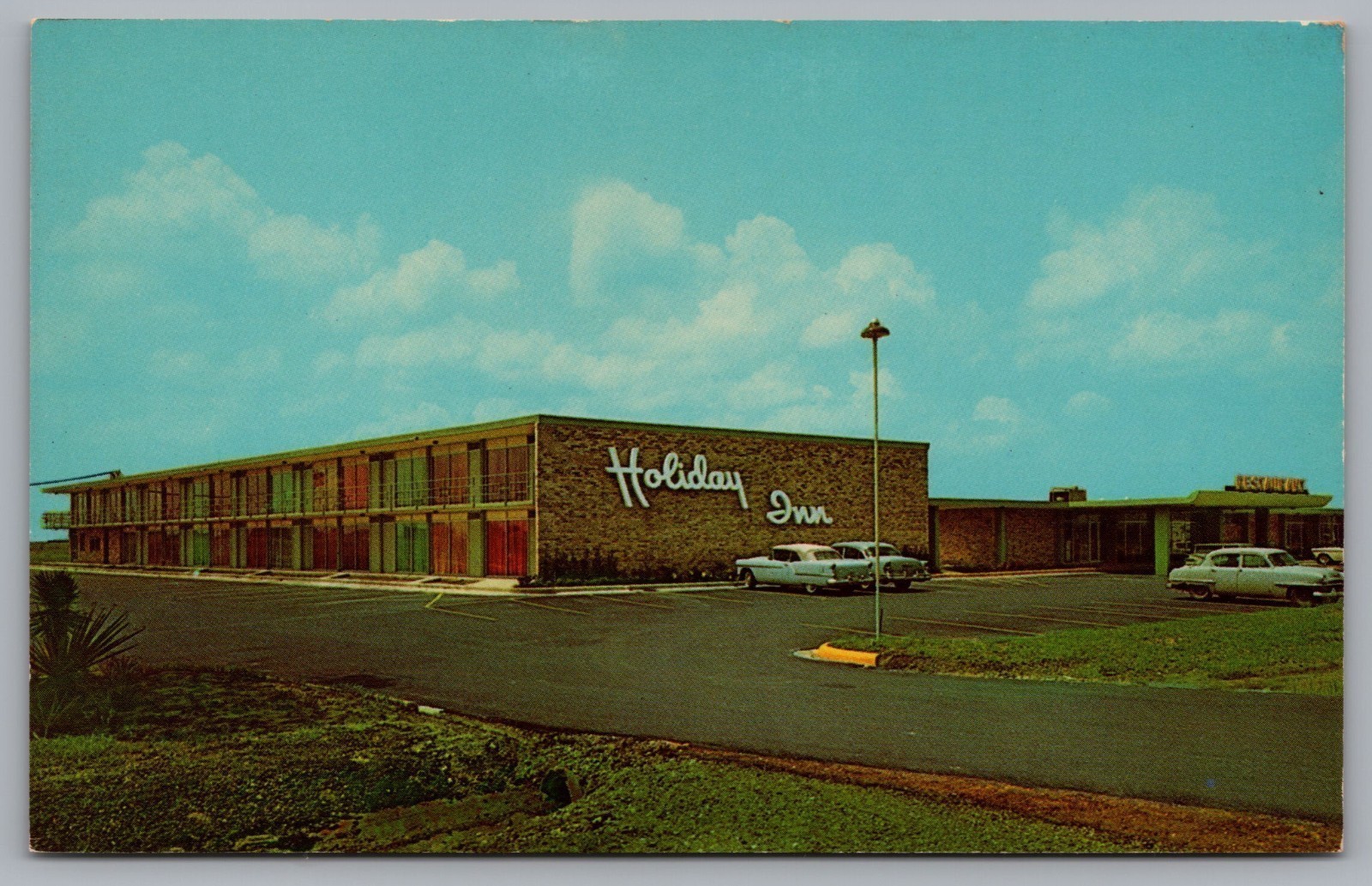 Holiday Inn of Lake Charles, Entrance View, Old Car, LA. Postcard TS-177
