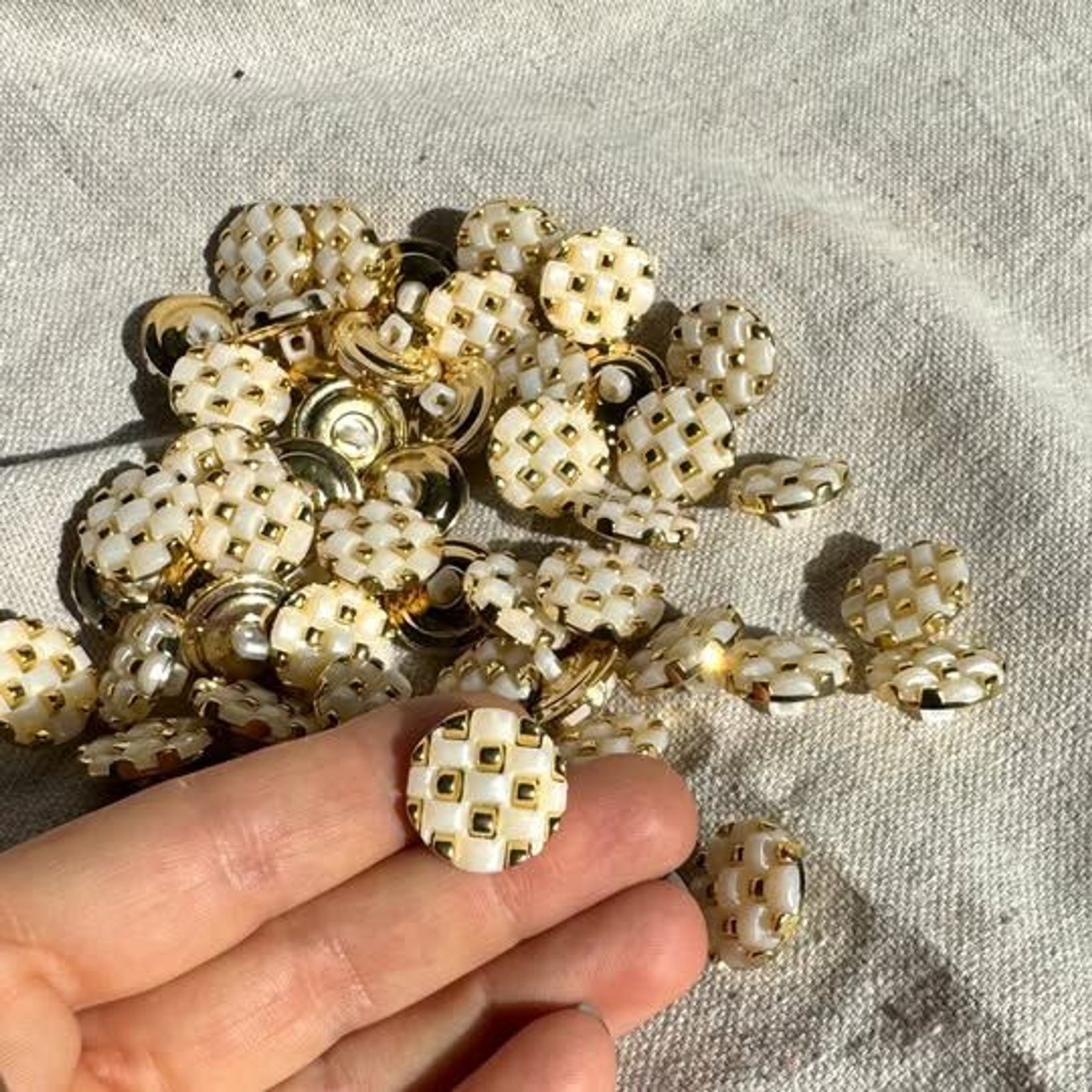 vintage checkerboard button / white and pearlescent checker round button per pc
