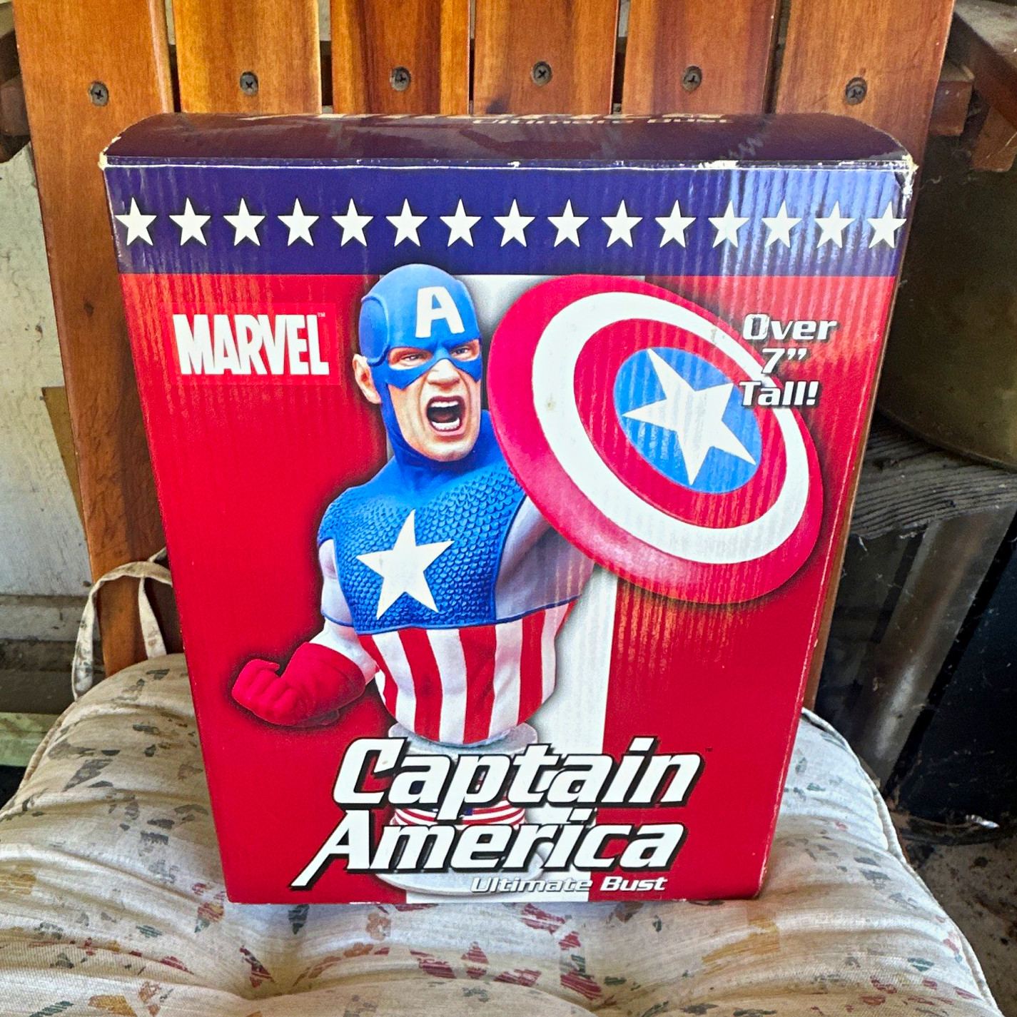 Diamond Select Toys Battle Ravaged Captain America Ultimate Bust 2003 #83 of 500