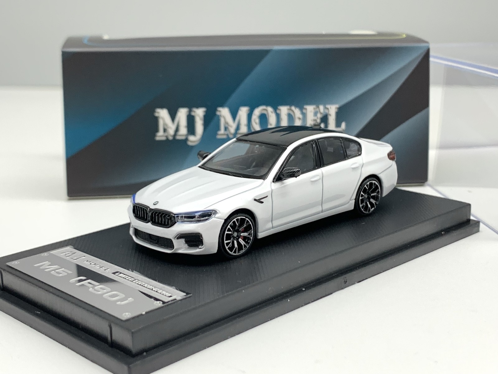 1:64 M5 F90 White Alloy Diecast Model Car Sedan Collection Miniature Car