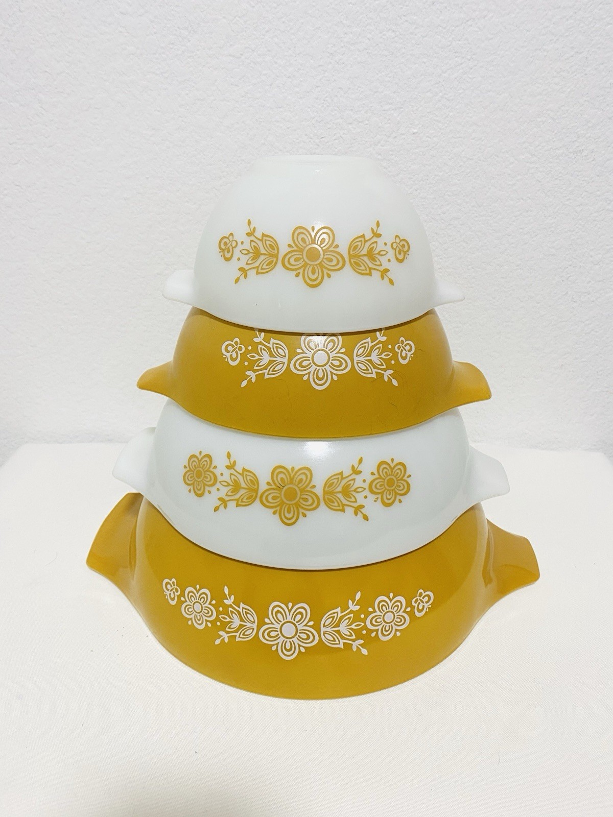 Pyrex Butterfly Gold Nesting/Mixing Bowls Vintage 1970s