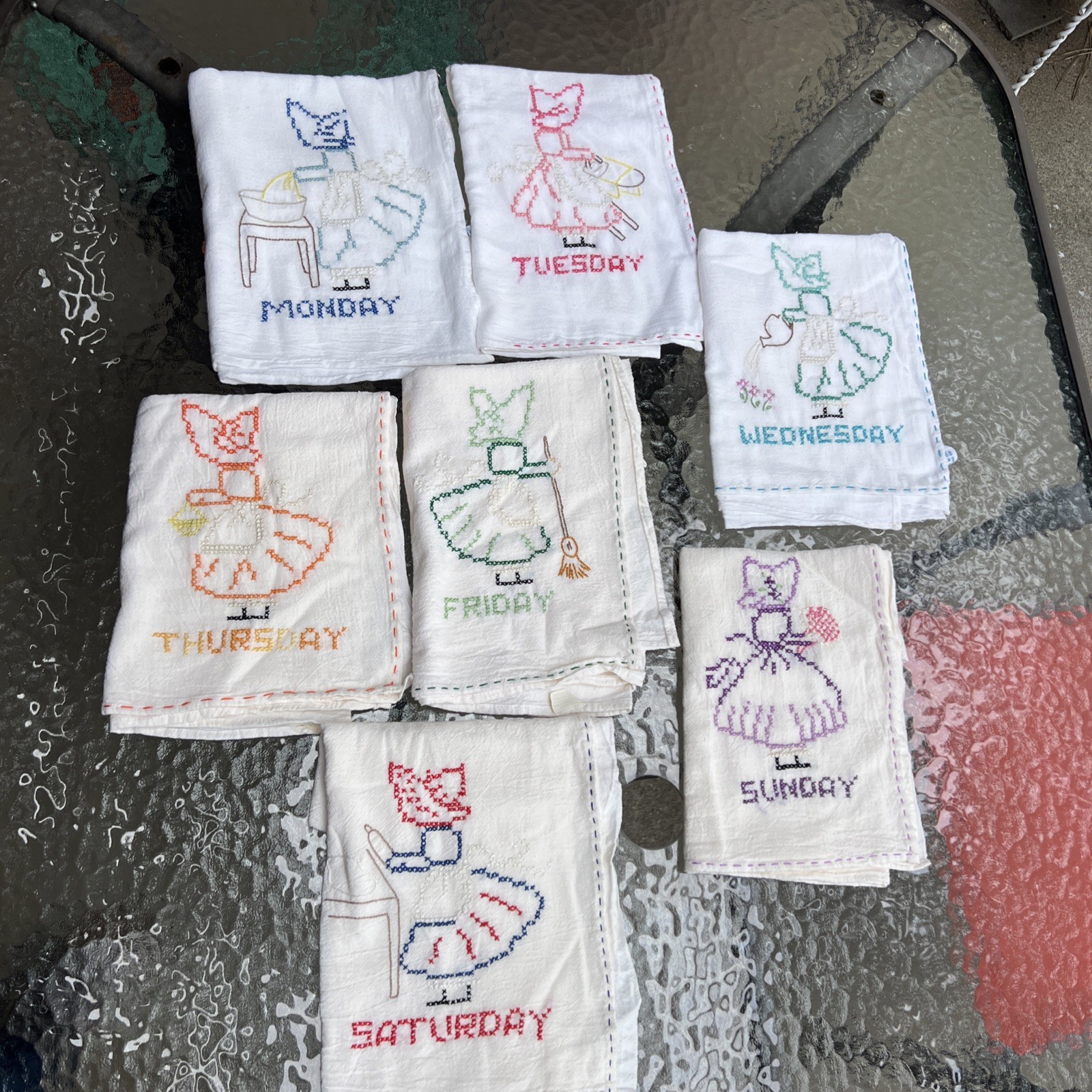 Vintage Kitchen Dish Tea Towels Embroidered Girl Bonnet Days Of The Week 7 Pc