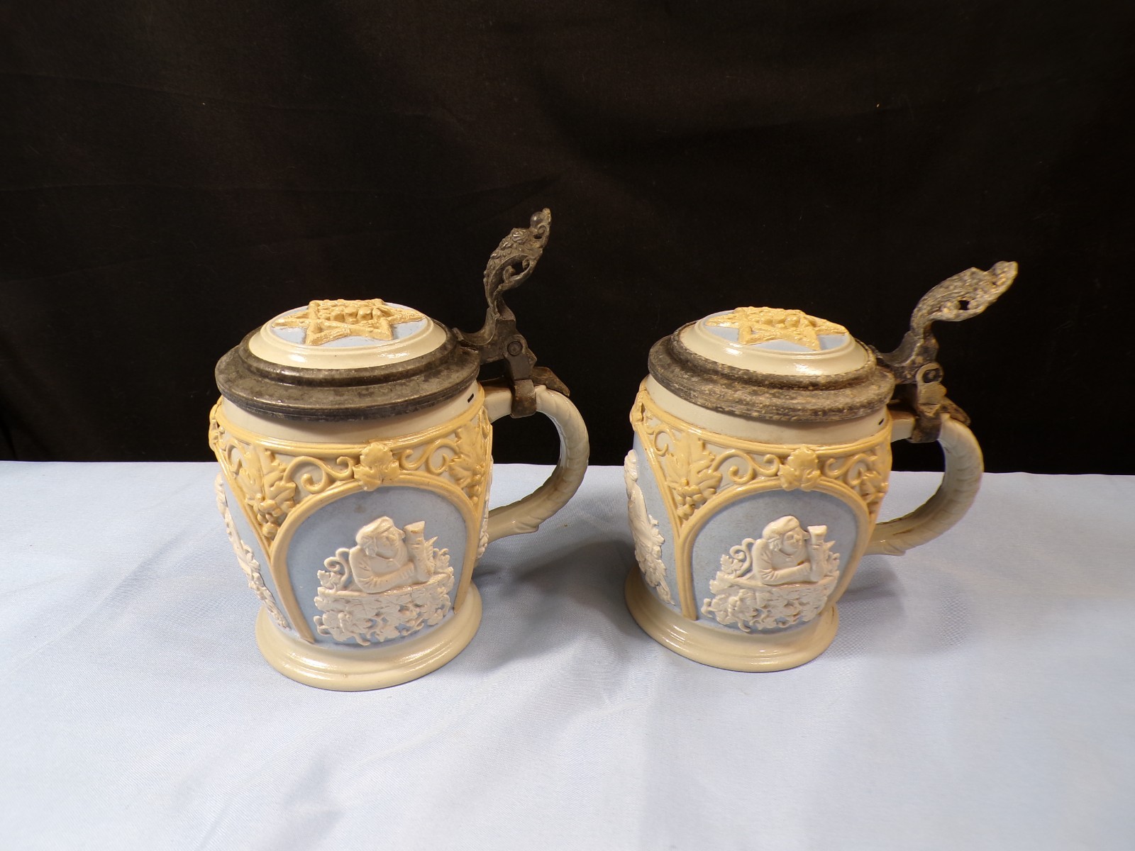 Set of 2 Vintage Villeroy & Boch Mettlach #1266 Blue Beer Steins