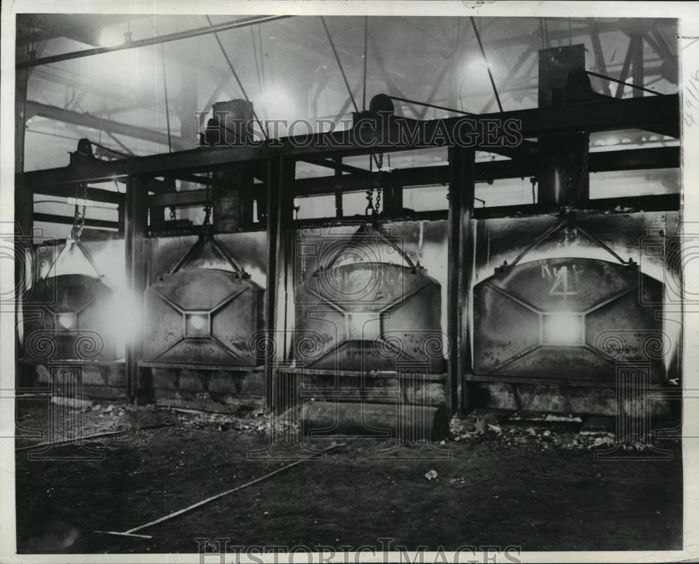 1942 Press Photo furnaces blaze in the rush to manufacture bombs, Philadelphia