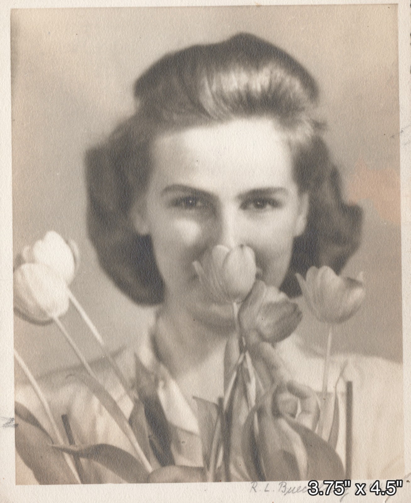 1944 WWII Sweetheart Pretty Woman Tulips Glamour Artistic VINTAGE PHOTO