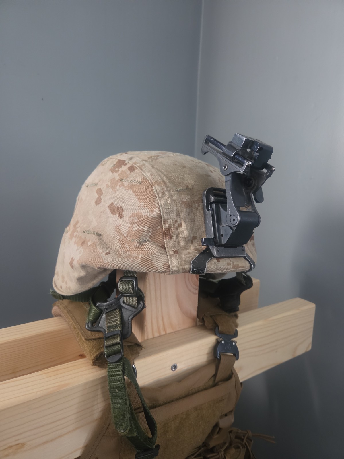 USMC Light Weight Helmet LWH - OIF Iraq - As Used in Fallujah 2004 - Size Large