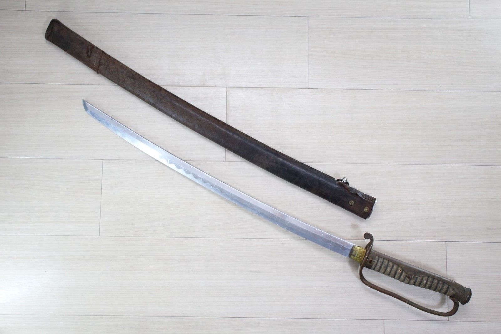 Japanese Army Two-Handed Saber Koshirae Leather Covered Saya Alloy Blade  P91