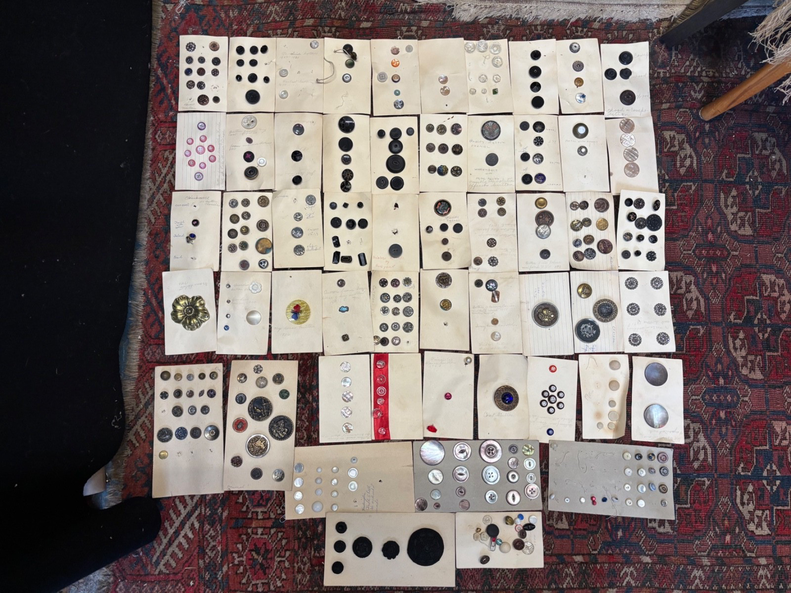 ANTIQUE CARDED BUTTON COLLECTION CUT STEEL PICTORIAL MOURNING JET GLASS ENAMEL