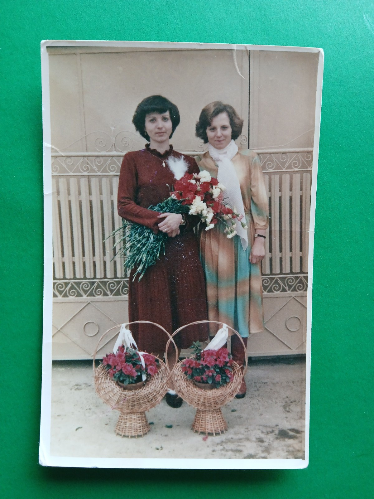 Photo Vintage  Romania Romanian Two Attractive Women with Flowers 1425