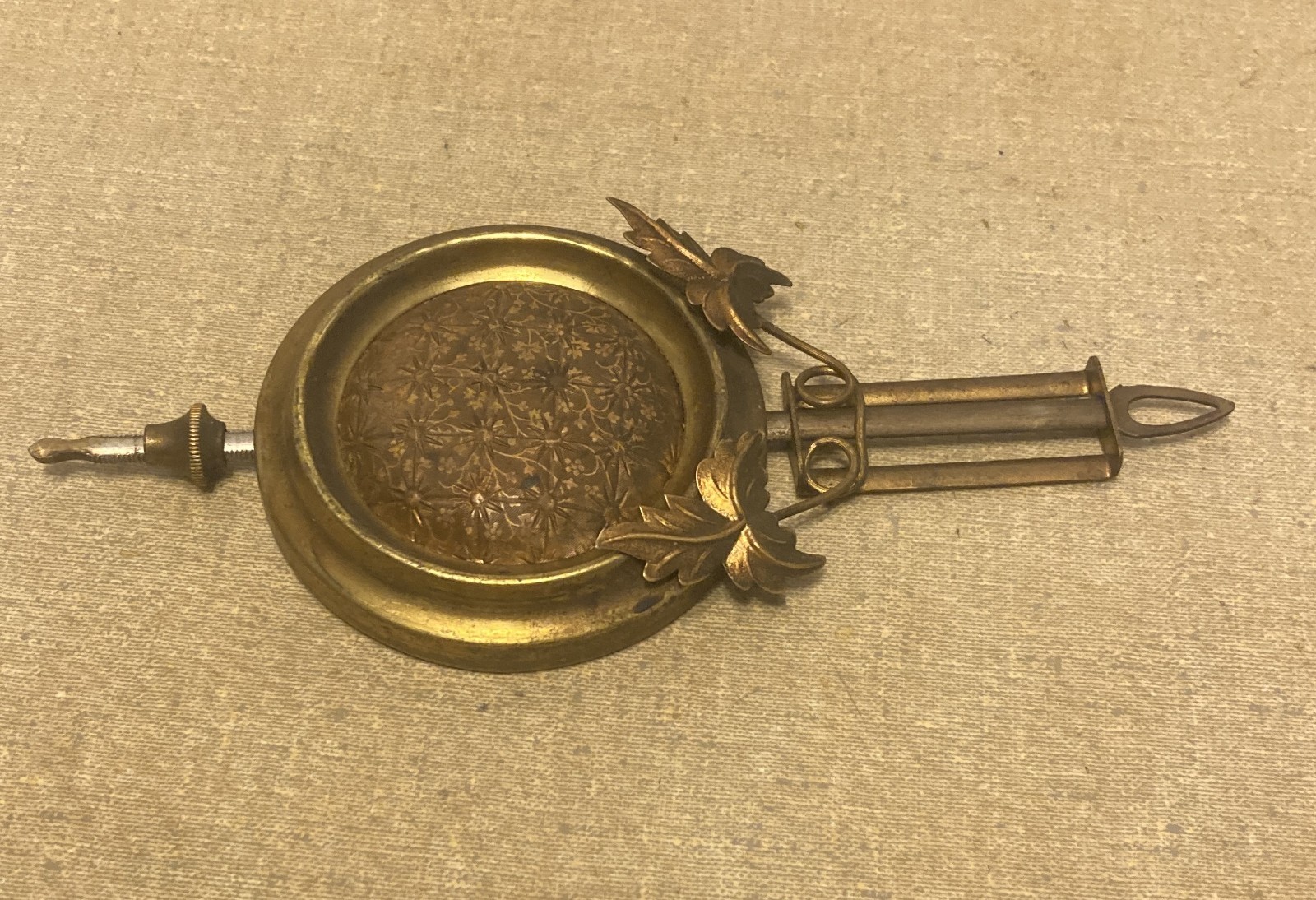 Antique Wm L Gilbert 4 Oz. Gingerbread Kitchen Clock Brass Pendulum