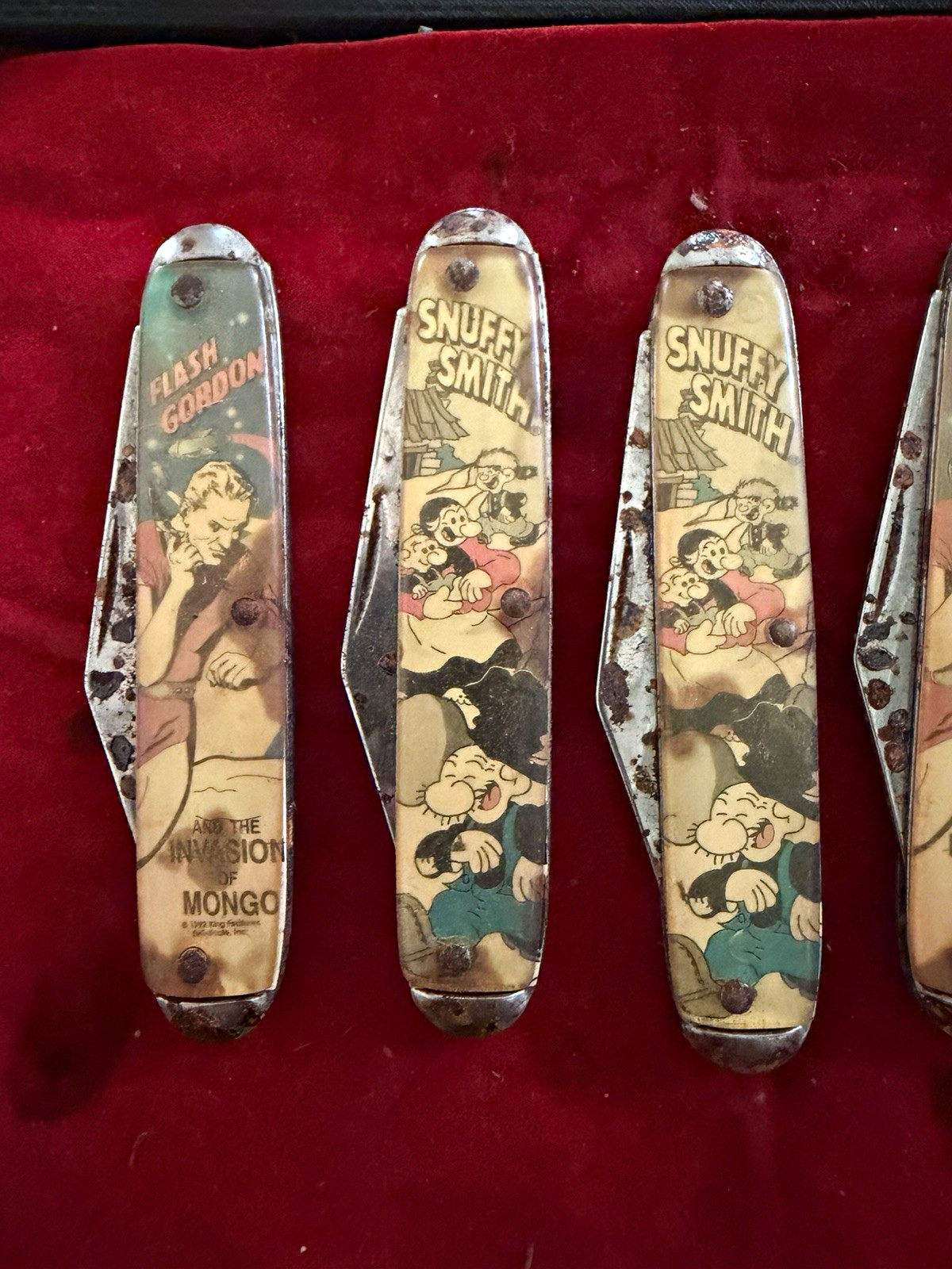 Vintage 1953 Comic Character Pocketknife Lot 9 Display Case Plastic Handles
