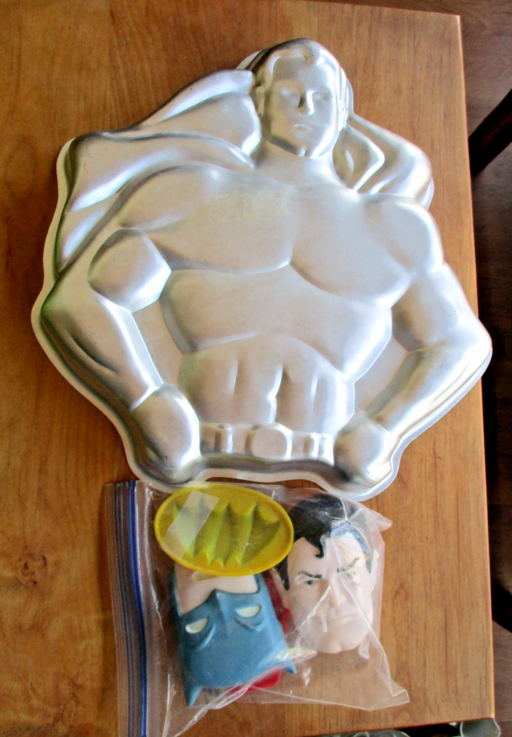 Vintage 1981 Wilton Batman Superman Super Heroes Cake Pan Set w/ Faces & Logos