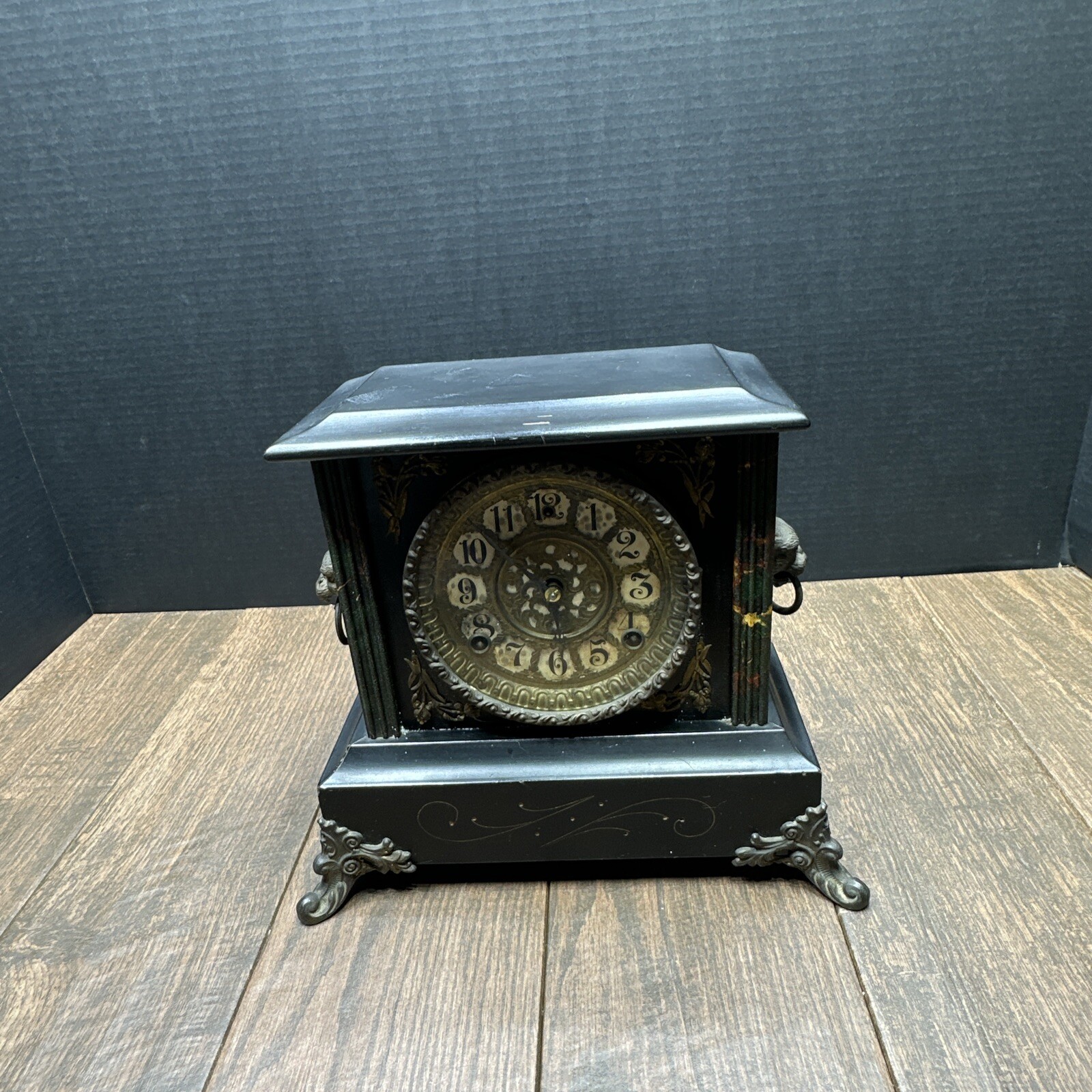 Antique 1906 Wm. L. Gilbert  Clock Co. Mantle Clock with Key & Pendulum