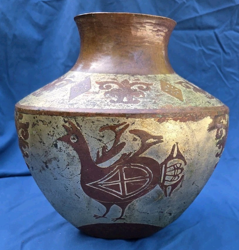 Old Vintage Handmade Mexican Hammered Copper Vase Zia Pueblo Roadrunner Motif 