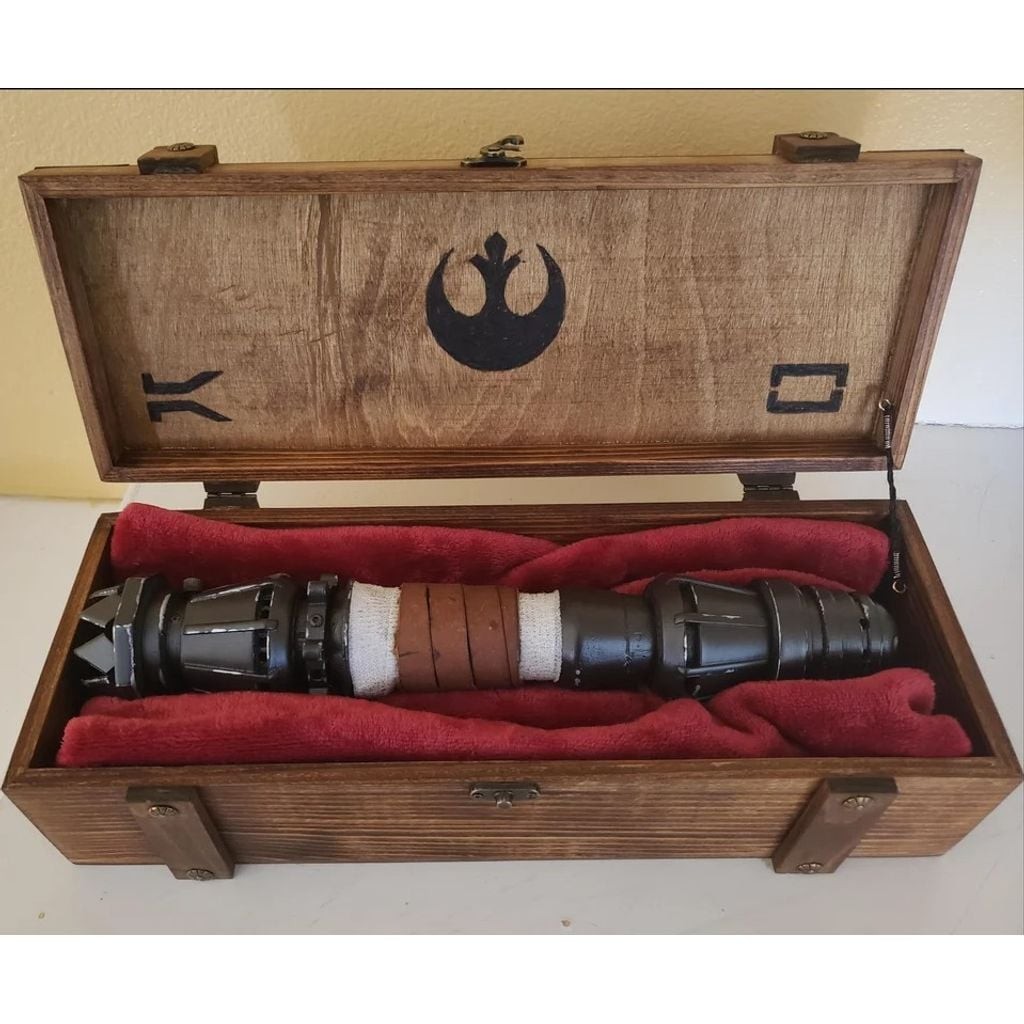 Rey\'s Lightsaber, Fully Modular and Electronics Ready 3D-Printed