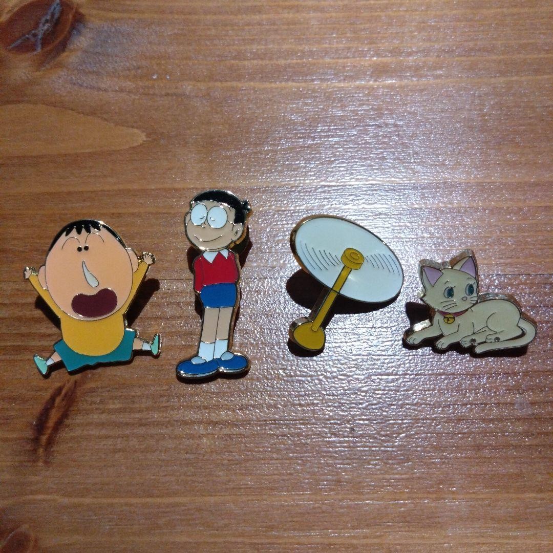 Doraemon Crayon Shin-chan Pin Badge