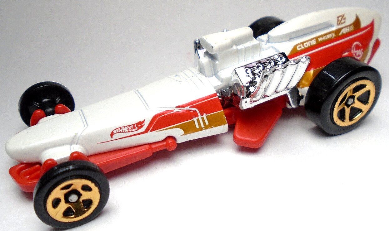 2023 HOT WHEELS ROCKIN' RAILER WHITE & RED 1:64 DIECAST 3 1/8