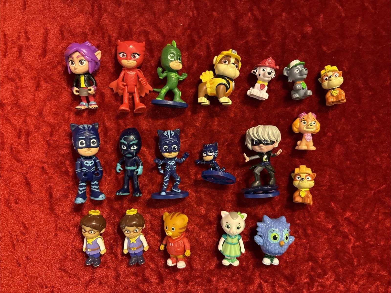 Lot Of 19 PJ Mask & PJ Mask Jr. Paw Patrol Etc. Characters Figures Various Sizes