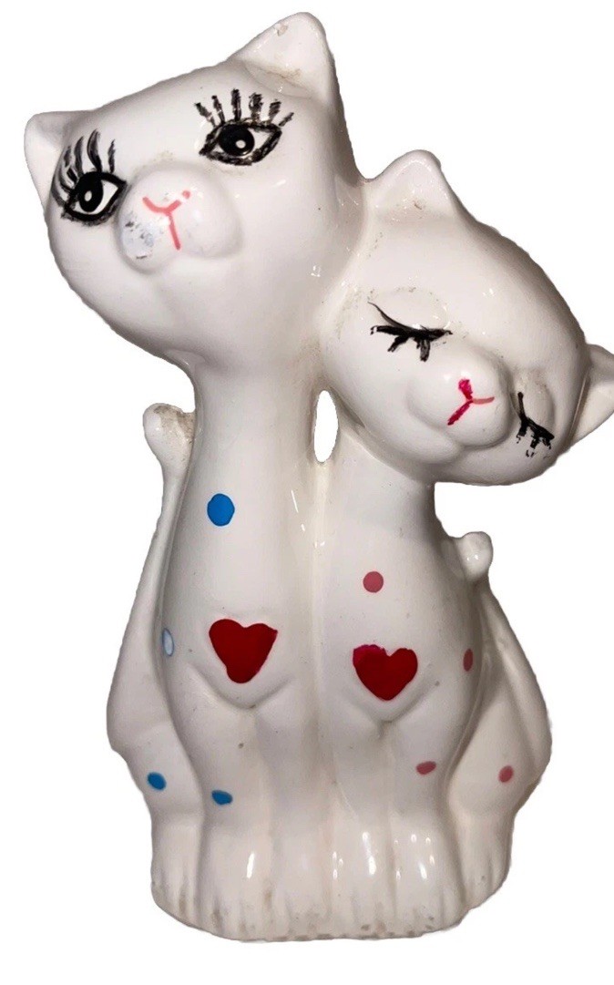 Fun Vintage Two Cat Figurine Hearts And Polkadots Japan porcelain