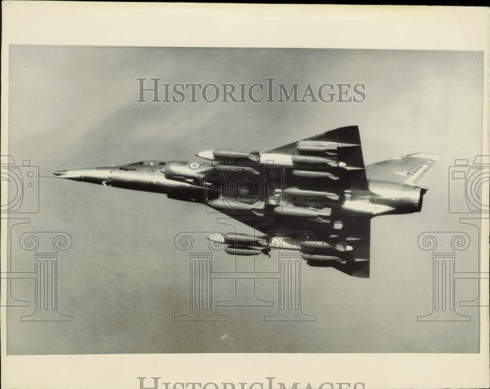 1968 Press Photo Mirage 5 French built jet bomber roars high in the sky in Paris