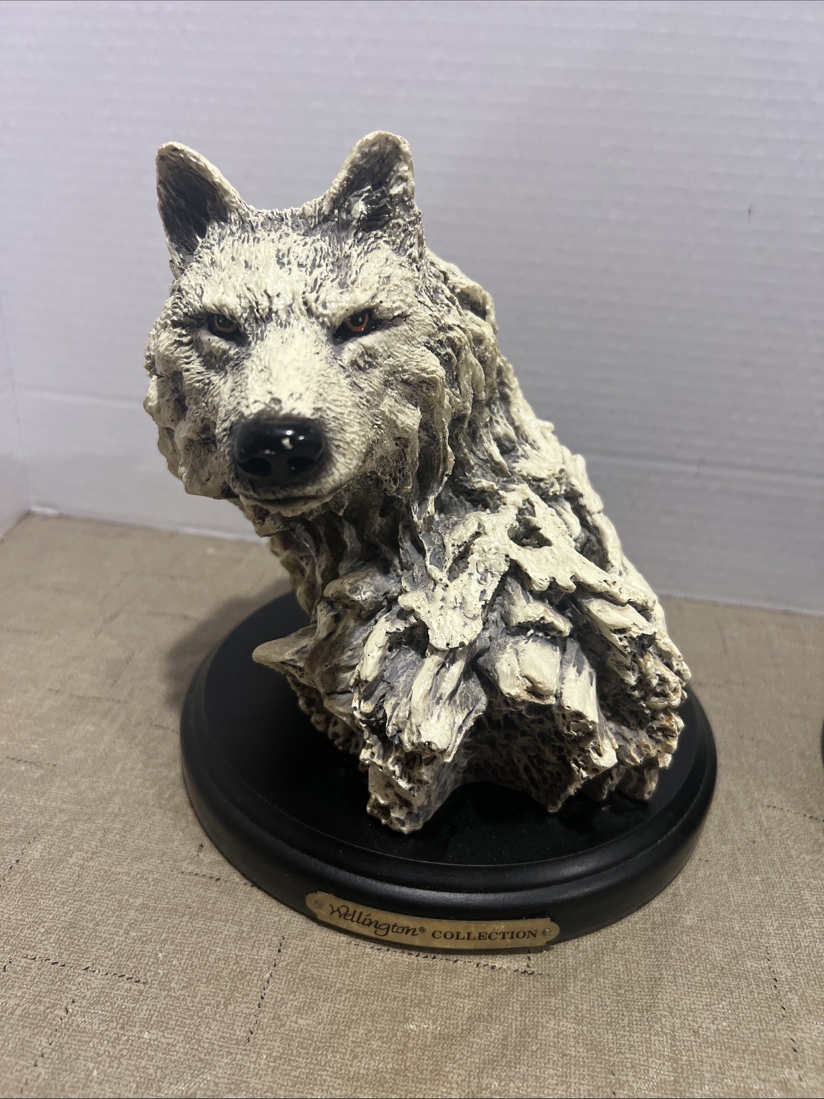 Wellington Grey Wolf Driftwood Style Art Realistic Sculpture Wood Base VTG