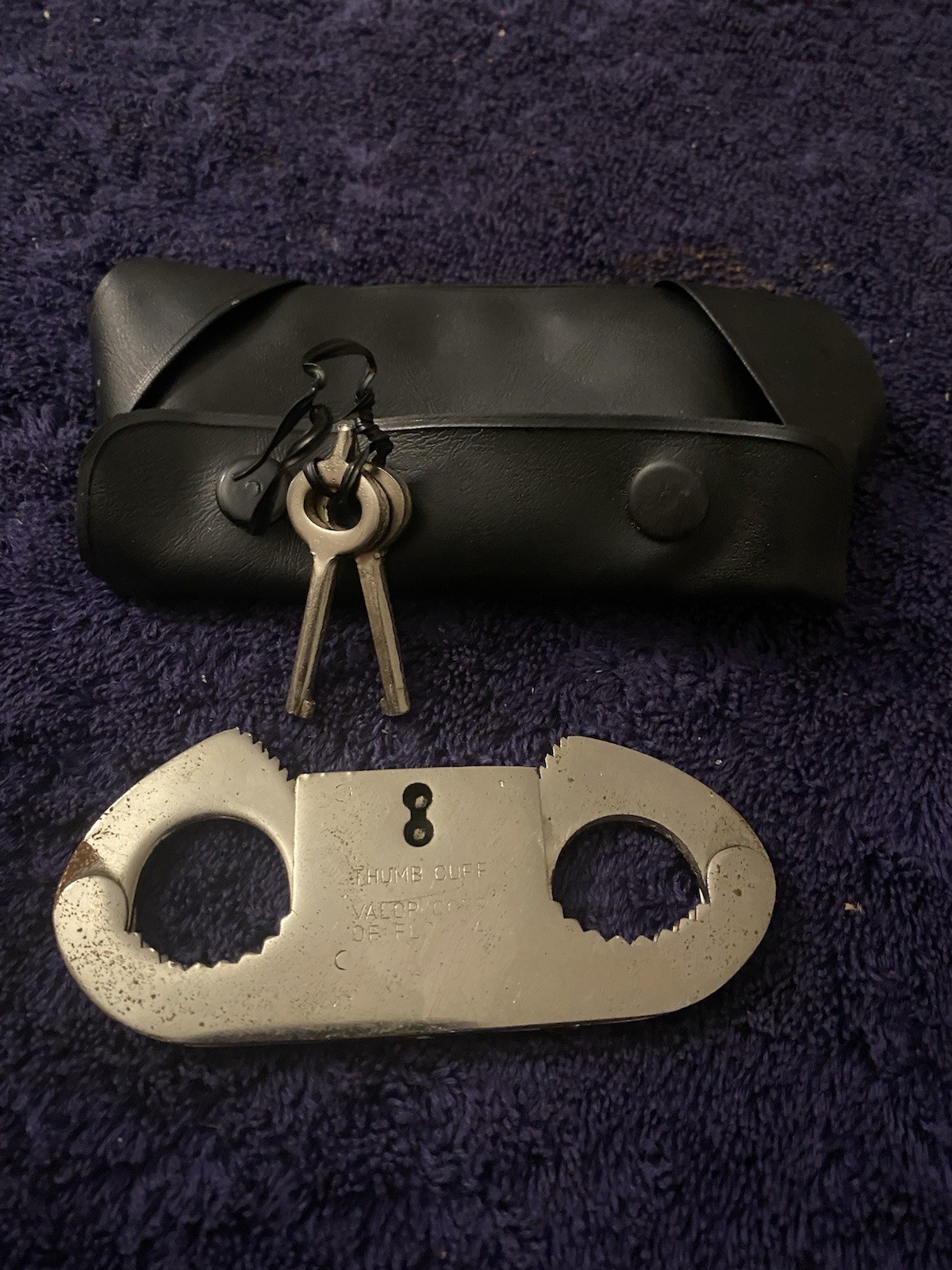 Antique Valor Corp Florida Metal Thumb Cuff Key Belt Holder Restraint Security