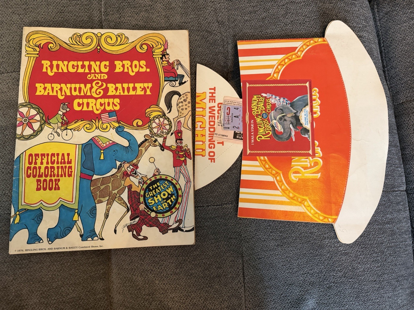 RINGLING BROS. AND BARNUM & BAILEY CIRCUS OFFICIAL COLORING BOOK 1977 HAT & TIX
