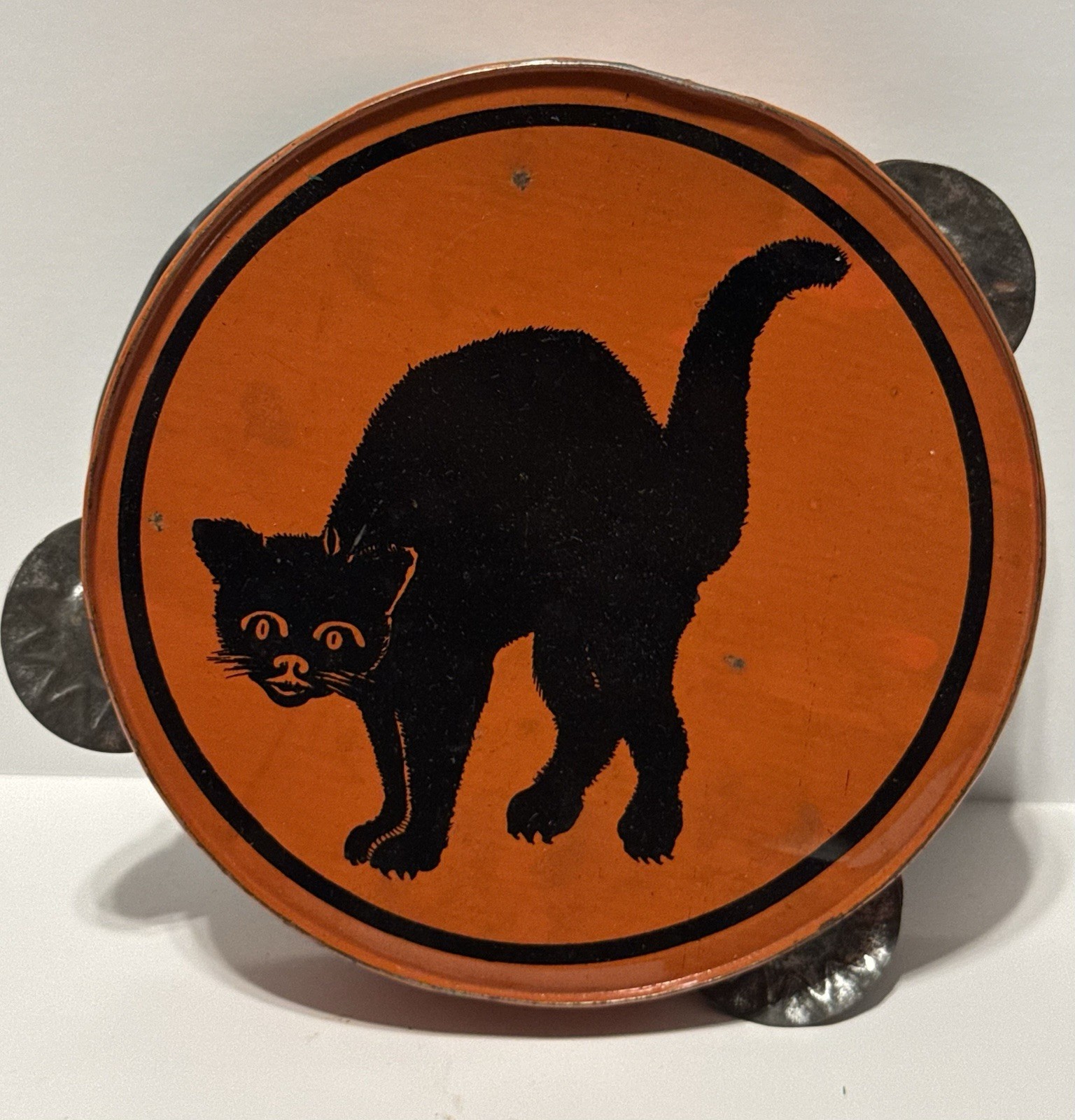 1950s VINTAGE HALLOWEEN TIN TAMBOURINE / NOISE MAKER   KIRCHHOFF  BLACK CAT