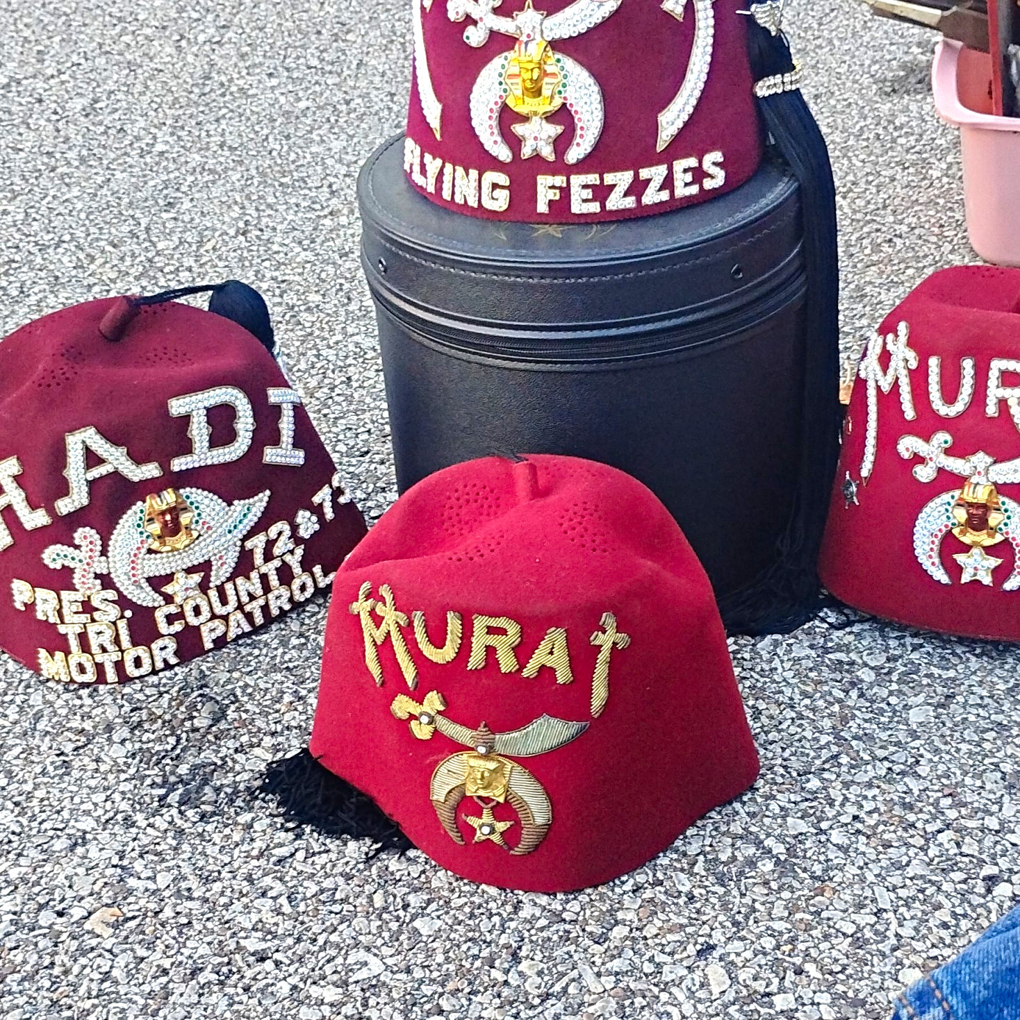 Vintage Shriners Masonic Fez Hat Collection Lot (4 Hats, Tassel Pins, Case) 