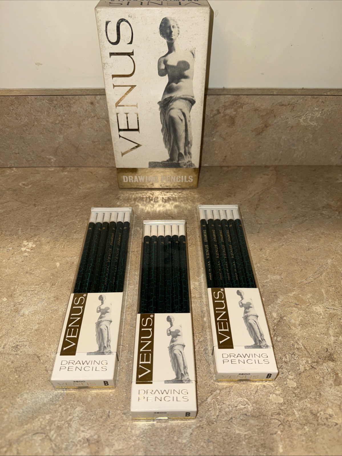 One Pack of 12 Vintage Venus 3800 B Graphite Artist Drawing Pencils - NOS
