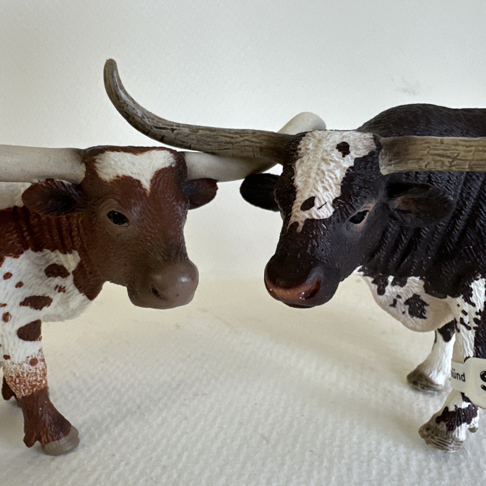 Retired NWT Schleich Texas Longhorn Cow Ox Lot Brown White Spotted 13685 13721