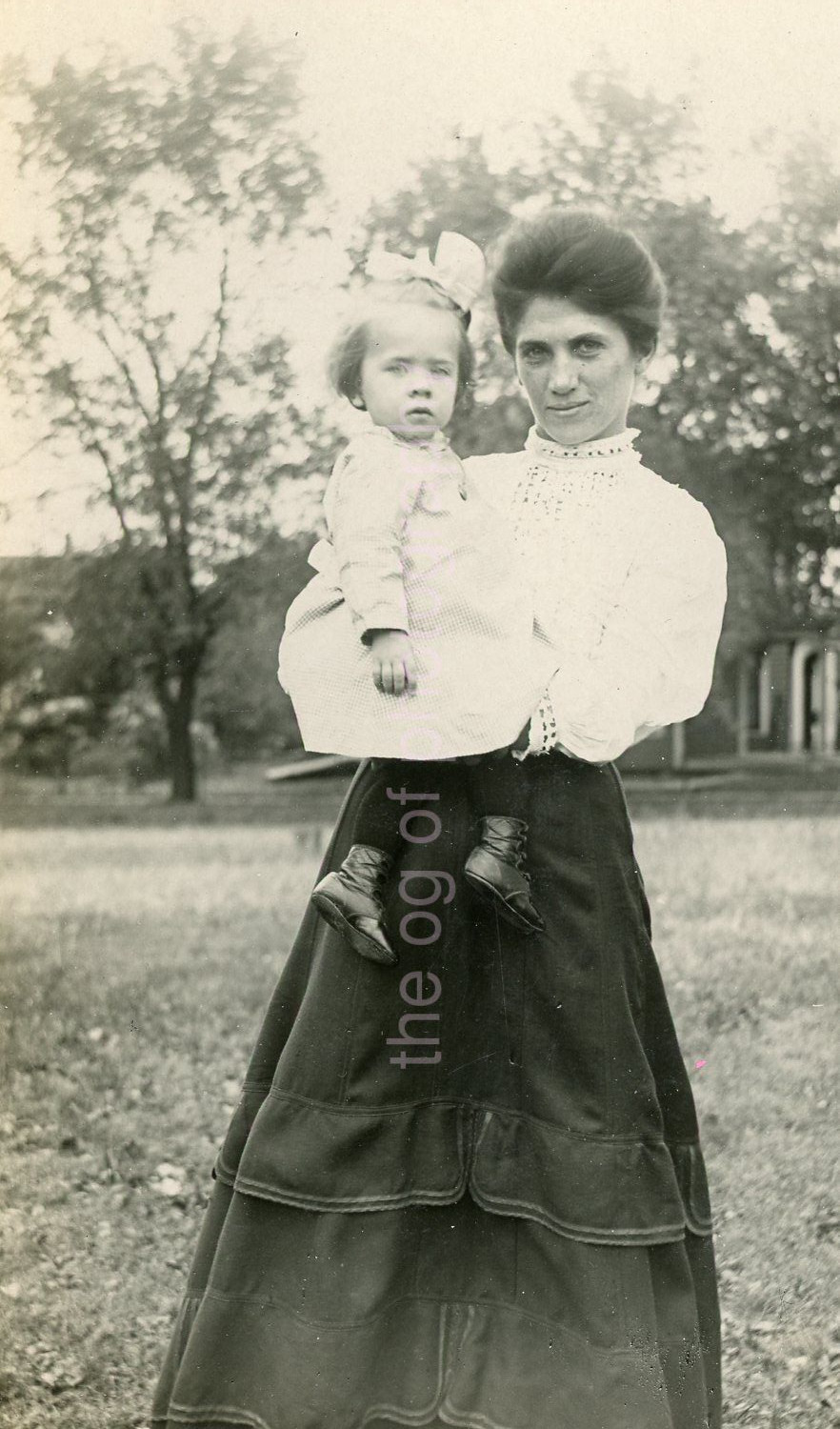 EARLY 20th CENTURY MOTHER + CHILD FOUND POSTCARD Real Photo RPPC bw 46 LA 81 W