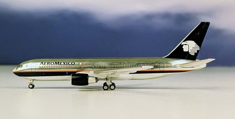 Aeroclassics AC419445 Aeromexico Boeing 767-200 XA-JBC Diecast 1/400 Jet Model