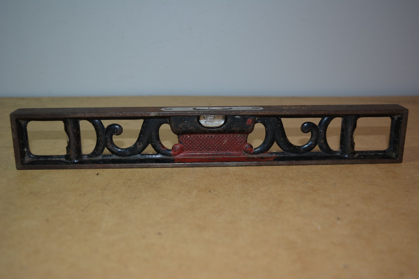 * Vintage LSS Co Athol Mass USA Cast Iron  Level Tool 12.5