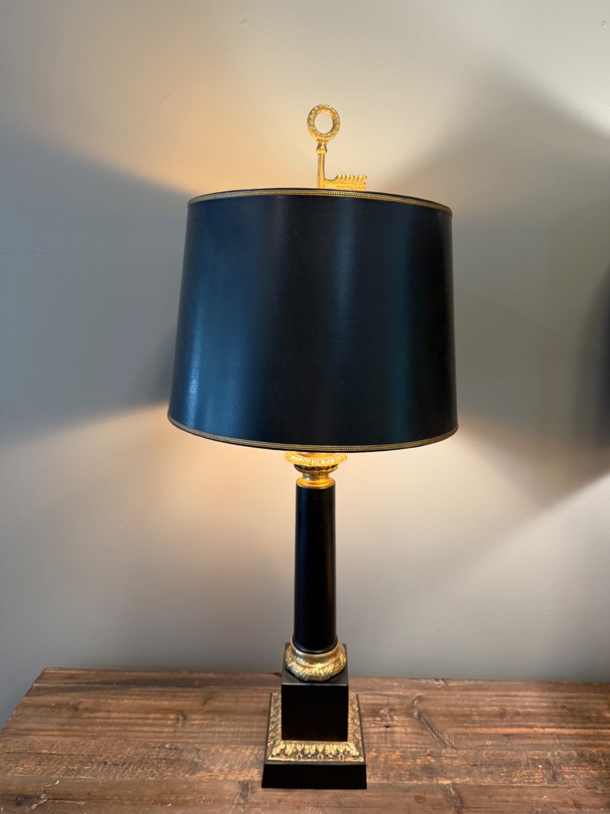 Vintage Neo Classical Column lamp by Warren Kessler w original shade excellent 
