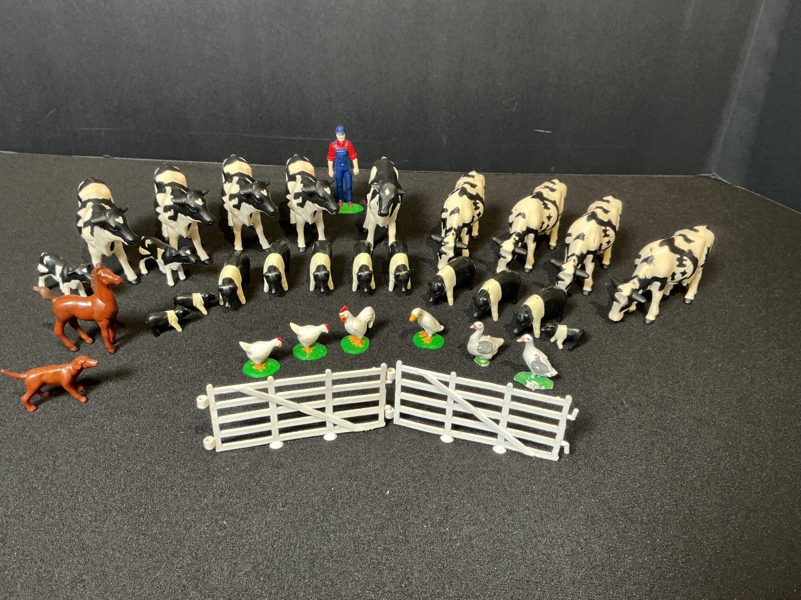 Vintage 1:32 scale 1990s ERTL Farm Animals Lot cow pig farmer chickens goose dog