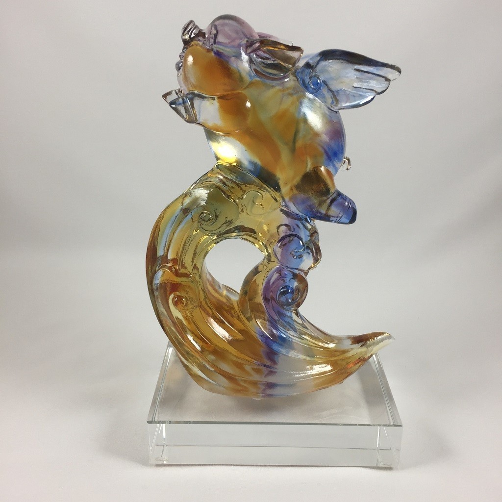 Liuli Crystal Glass Flying Pig Figurine: Feng Shui Home Decor Ornament with base