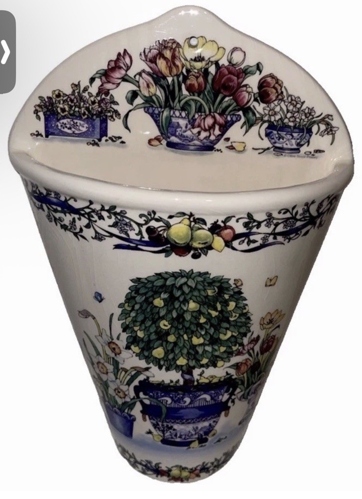 Cute Vintage Large Hanging While Pocket Vase Topiary Design