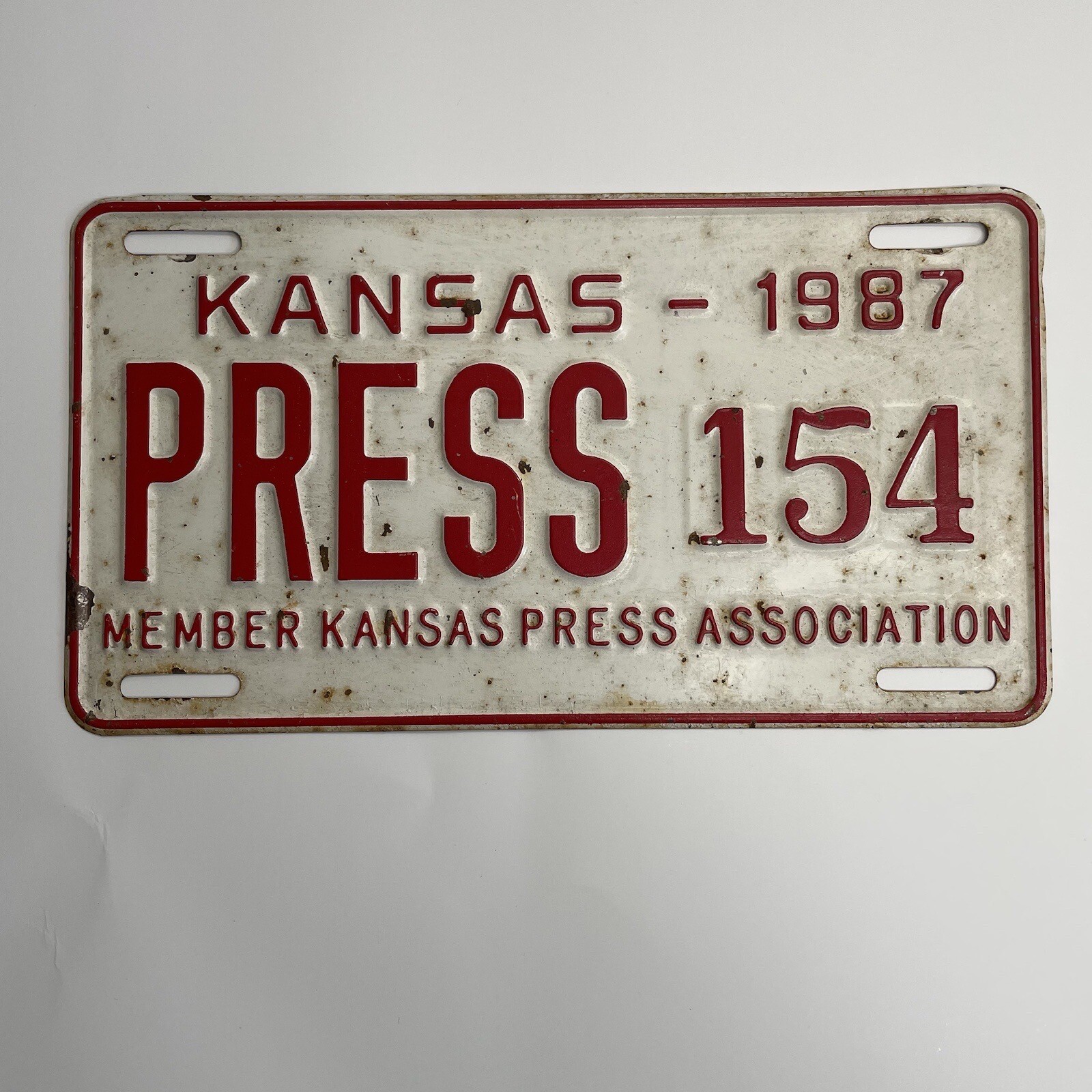 Vintage Kansas 1987 Press 154 Red & White Plate Member Press Association
