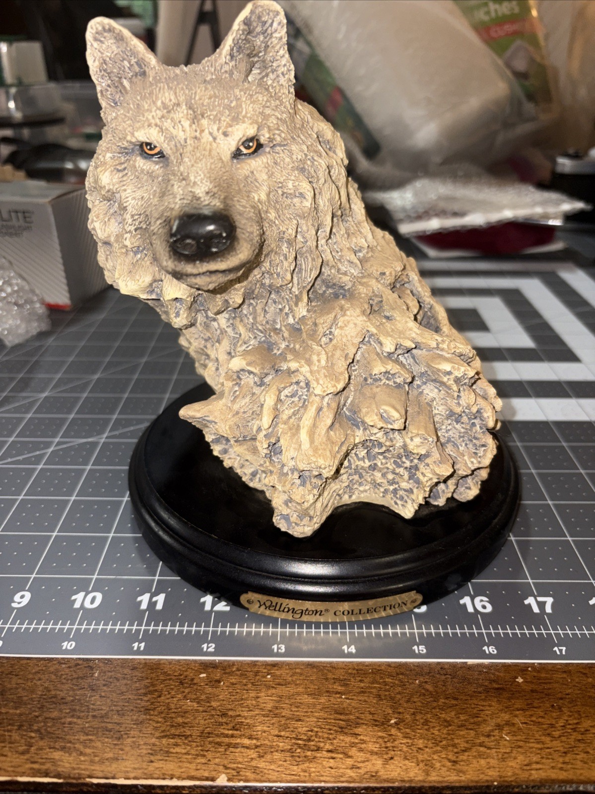 Wellington Grey Wolf Driftwood Style Wilderness Realistic Sculpture Wood Base 8\