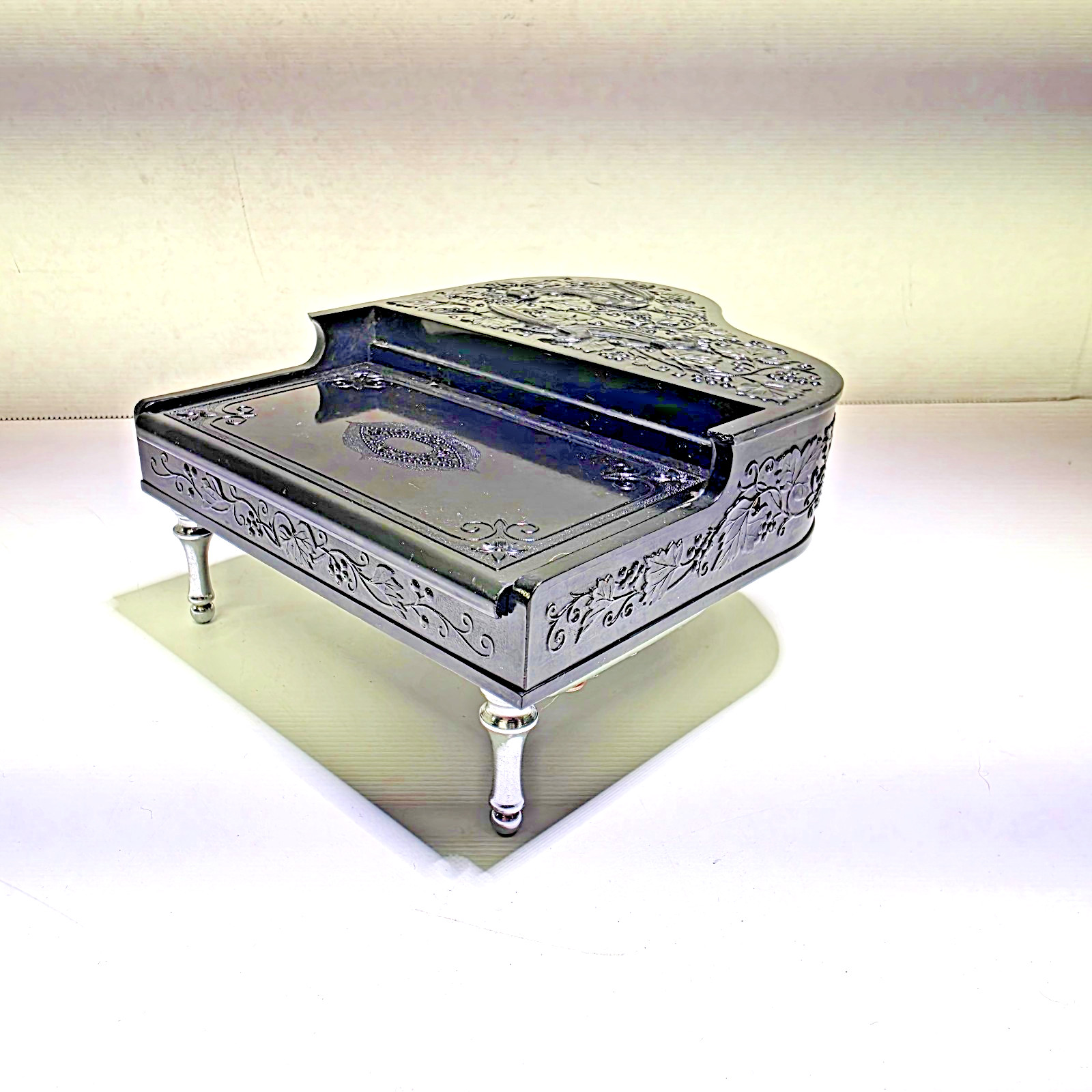 Vintage Oriental PT11121 Black Bakelite Squirrel Piano Smoking Set W/ Music Box