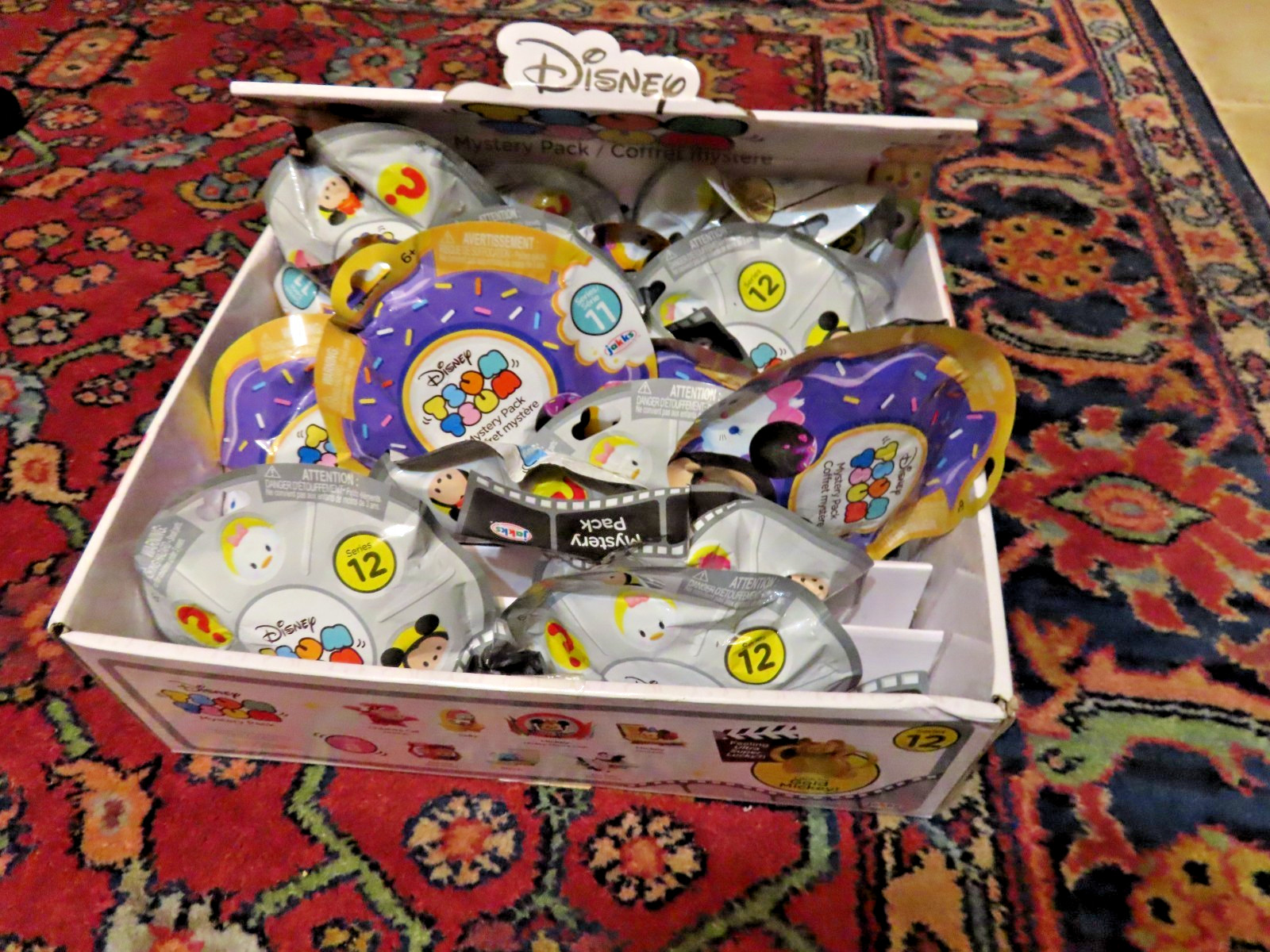 Lot (18) Disney Tsum Tsum Series  Mystery figures Blind Bags w/ Display