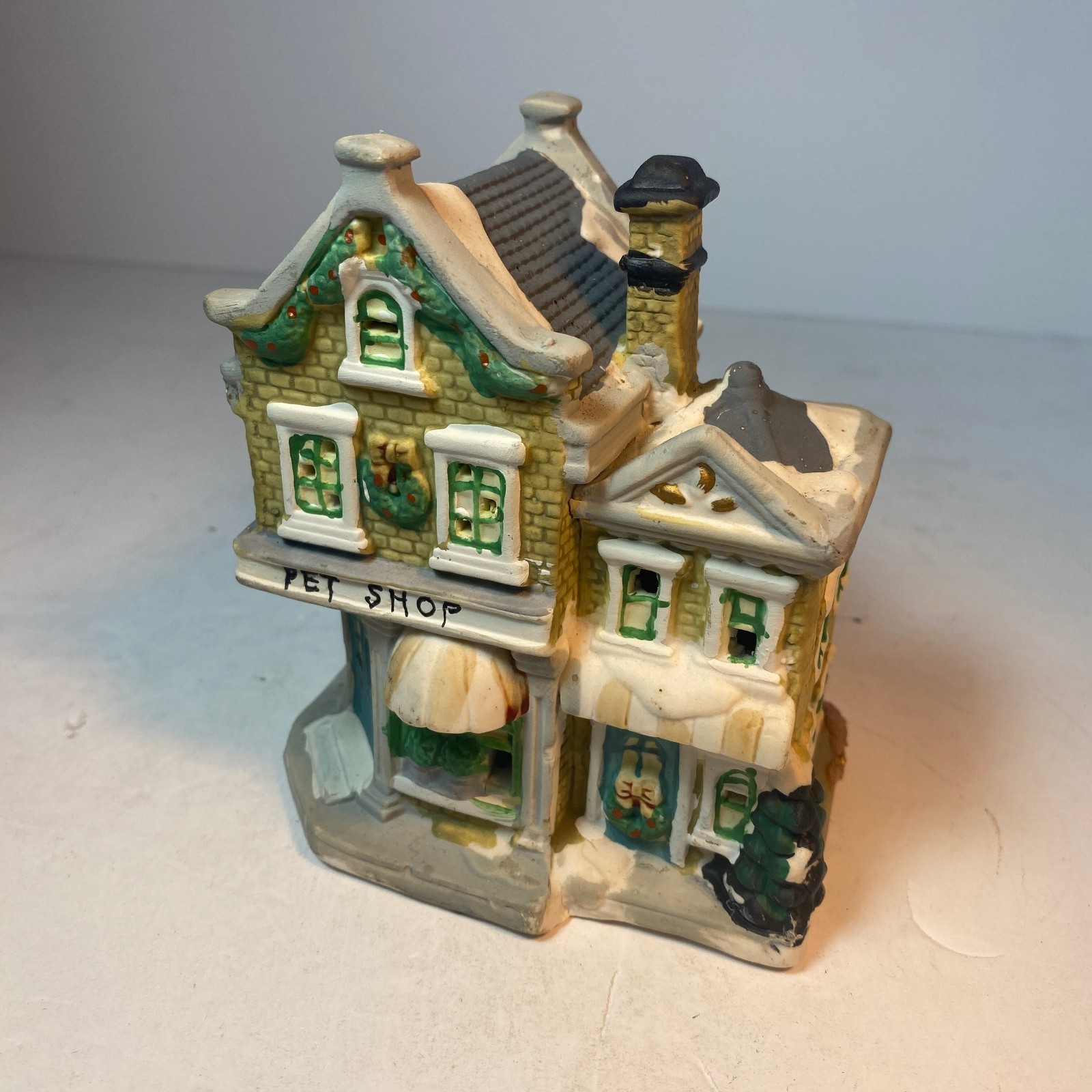 Wellington Square 2006 Pet Shop Dogs Christmas Village Building